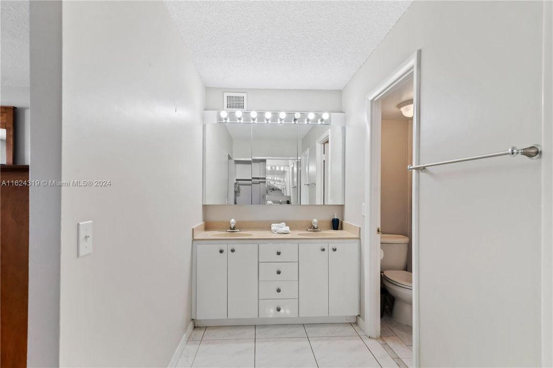 For Sale: $334,000 (2 beds, 2 baths, 1200 Square Feet)