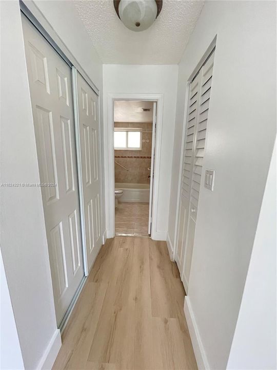 Active With Contract: $1,900 (1 beds, 1 baths, 712 Square Feet)