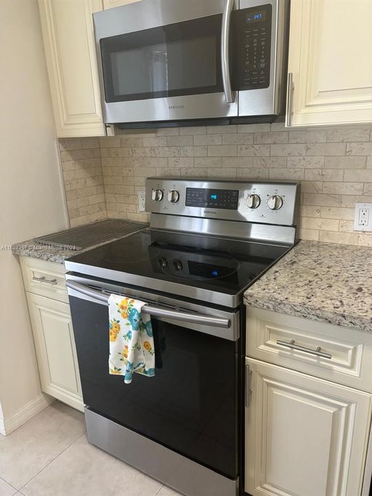 Active With Contract: $3,300 (3 beds, 2 baths, 1712 Square Feet)