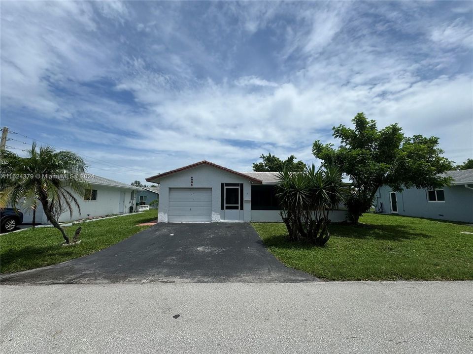 Active With Contract: $240,000 (3 beds, 2 baths, 1350 Square Feet)