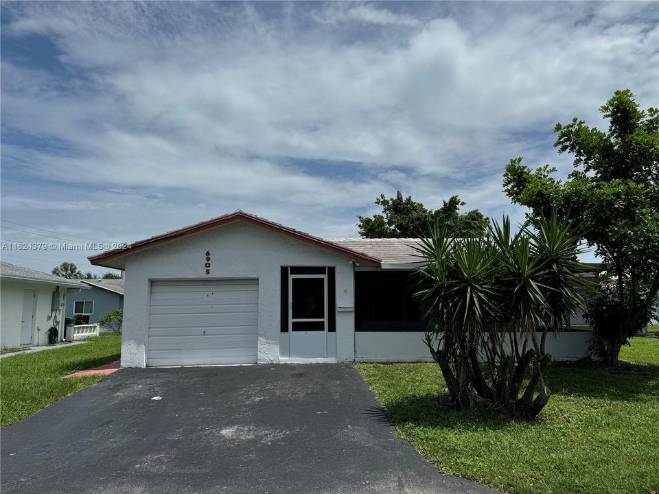 Active With Contract: $240,000 (3 beds, 2 baths, 1350 Square Feet)