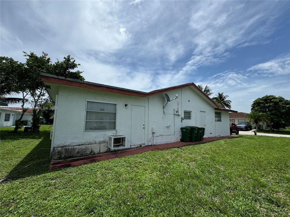 Active With Contract: $240,000 (3 beds, 2 baths, 1350 Square Feet)