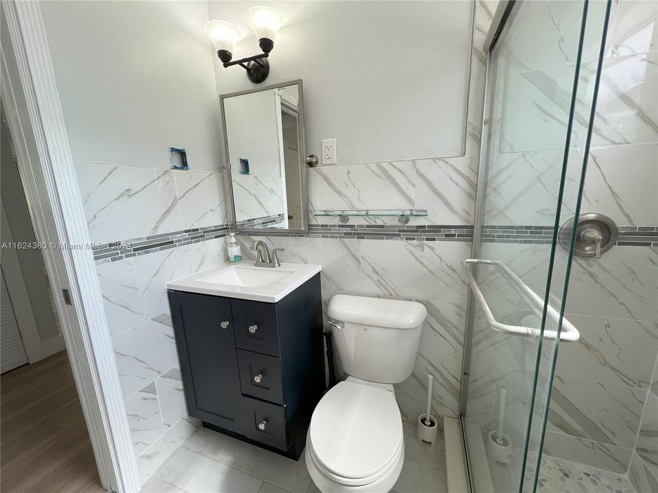 2nd Bathroom