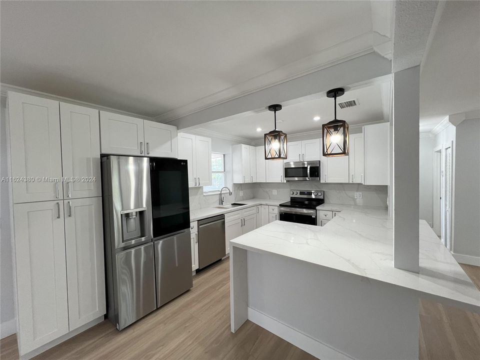 Active With Contract: $3,500 (3 beds, 2 baths, 1611 Square Feet)