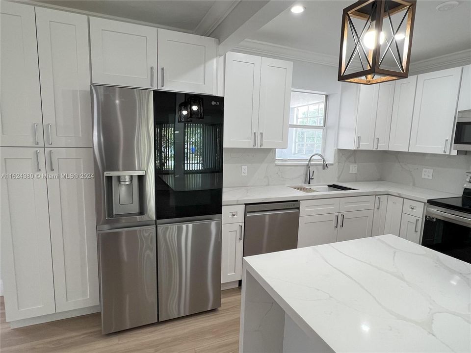 Active With Contract: $3,500 (3 beds, 2 baths, 1611 Square Feet)