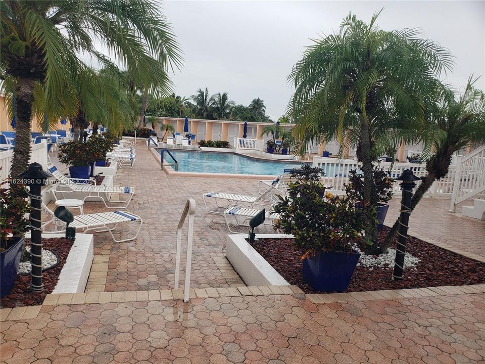 待售: $150,000 (1 贝兹, 1 浴室, 756 平方英尺)