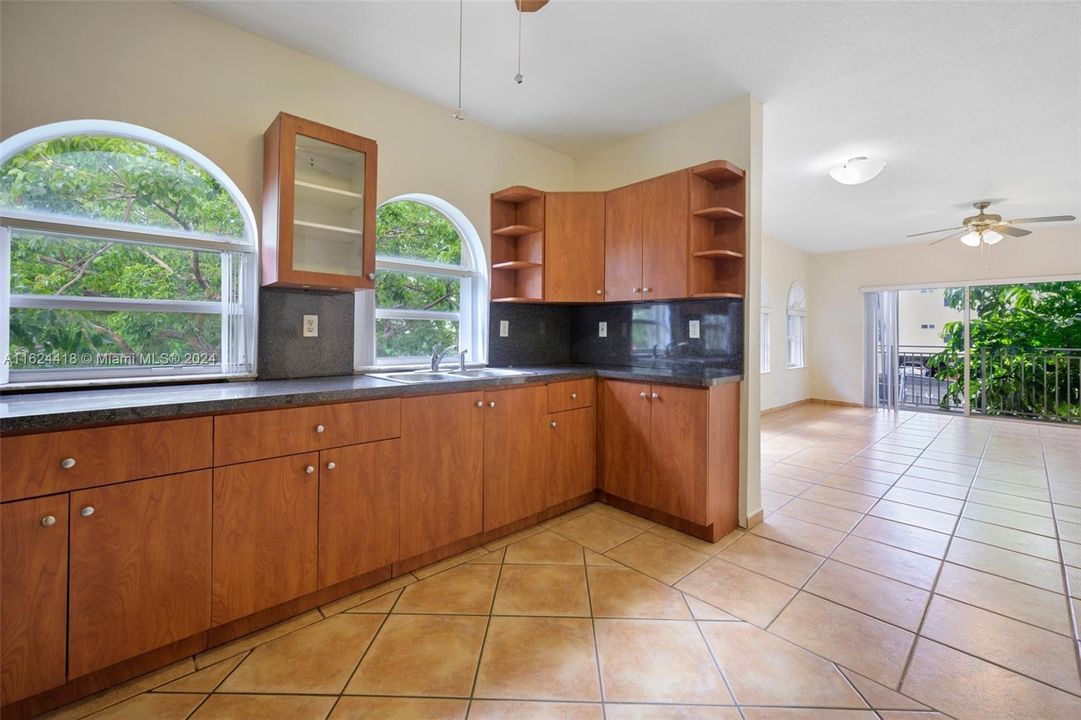 For Sale: $475,000 (2 beds, 2 baths, 1160 Square Feet)