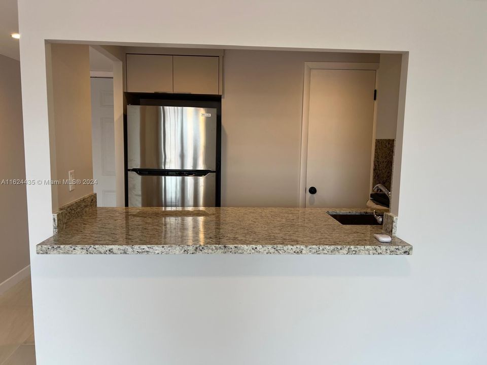 For Sale: $230,000 (1 beds, 1 baths, 742 Square Feet)