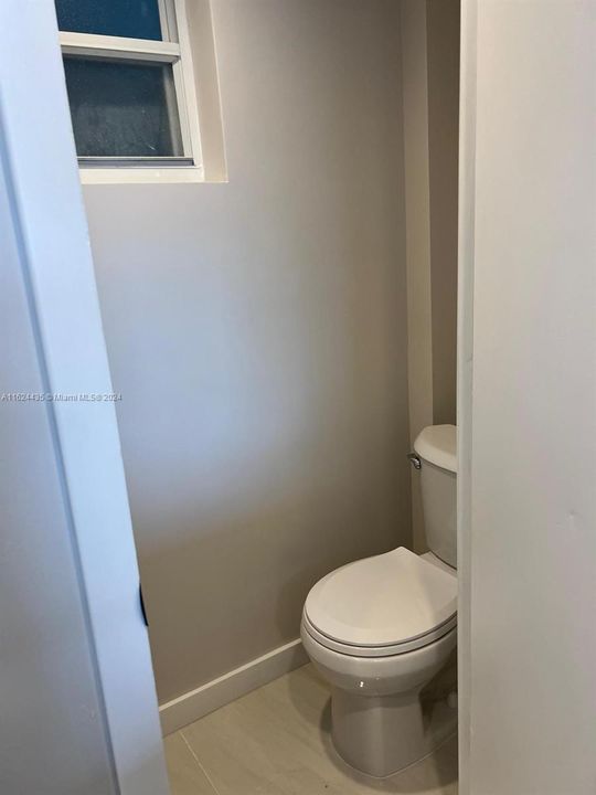 For Sale: $230,000 (1 beds, 1 baths, 742 Square Feet)
