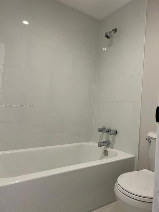 For Sale: $230,000 (1 beds, 1 baths, 742 Square Feet)