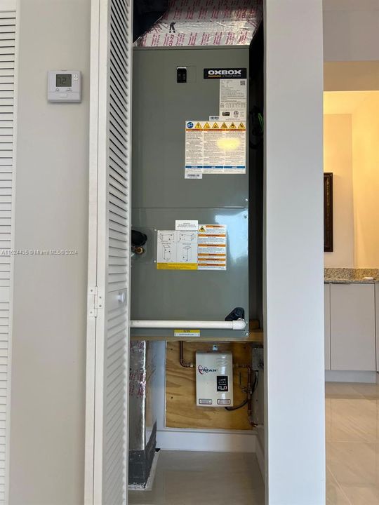For Sale: $230,000 (1 beds, 1 baths, 742 Square Feet)