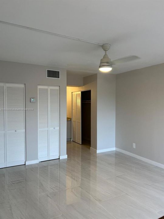 For Sale: $230,000 (1 beds, 1 baths, 742 Square Feet)