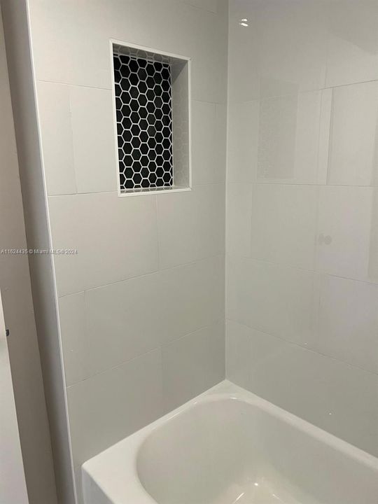 For Sale: $230,000 (1 beds, 1 baths, 742 Square Feet)