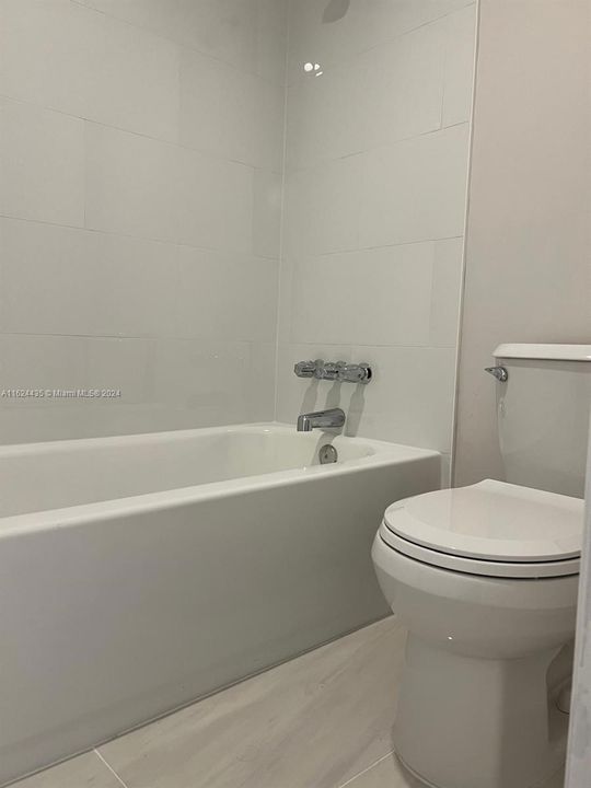For Sale: $230,000 (1 beds, 1 baths, 742 Square Feet)
