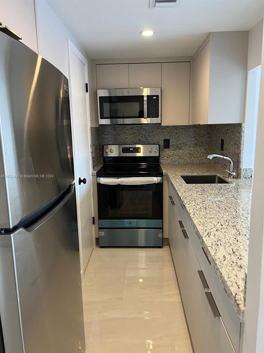 For Sale: $230,000 (1 beds, 1 baths, 742 Square Feet)