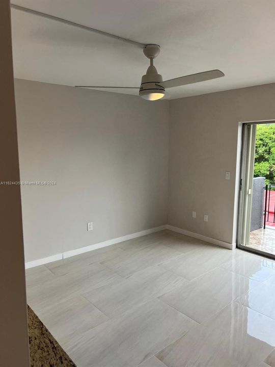 For Sale: $230,000 (1 beds, 1 baths, 742 Square Feet)