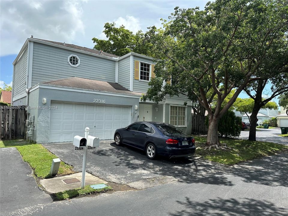 Active With Contract: $3,500 (4 beds, 2 baths, 1988 Square Feet)