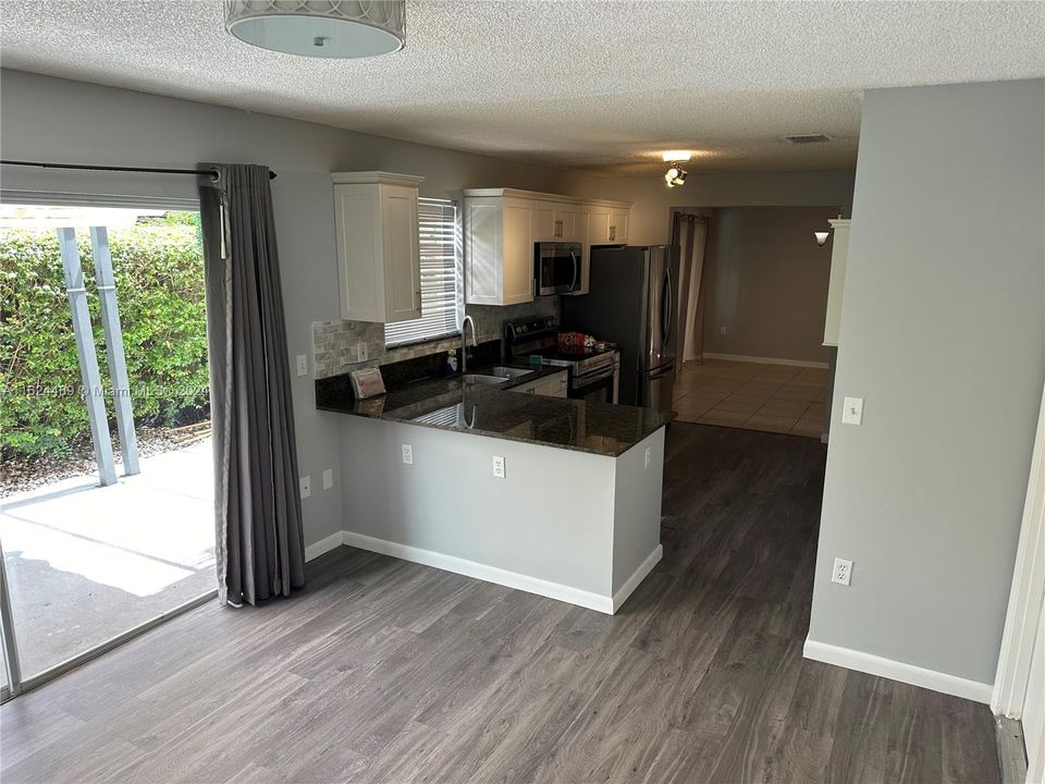 Active With Contract: $3,500 (4 beds, 2 baths, 1988 Square Feet)