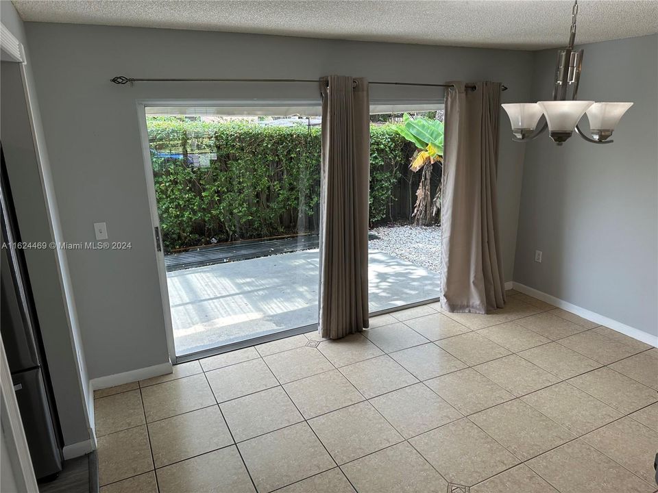 Active With Contract: $3,500 (4 beds, 2 baths, 1988 Square Feet)