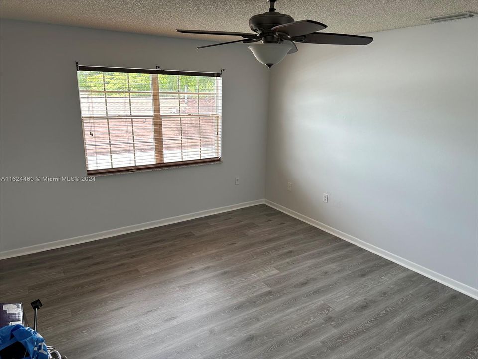 Active With Contract: $3,500 (4 beds, 2 baths, 1988 Square Feet)