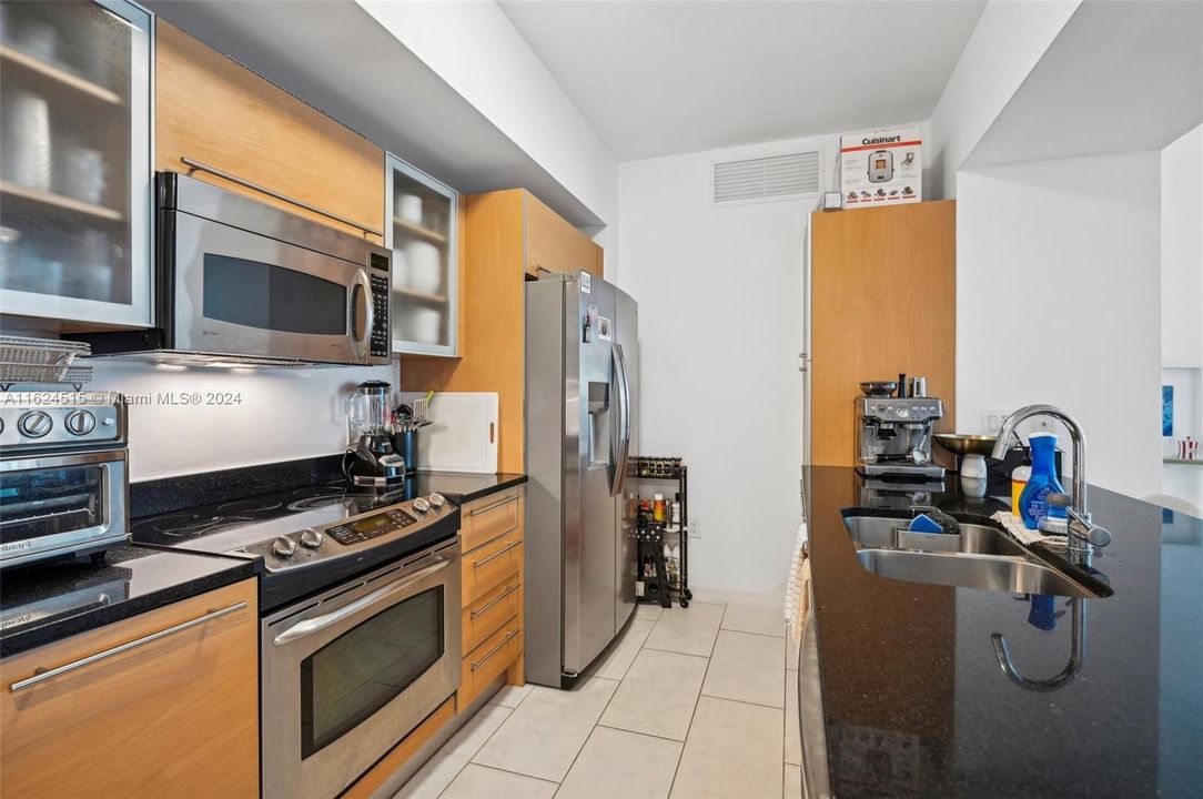 For Sale: $860,000 (2 beds, 2 baths, 1289 Square Feet)