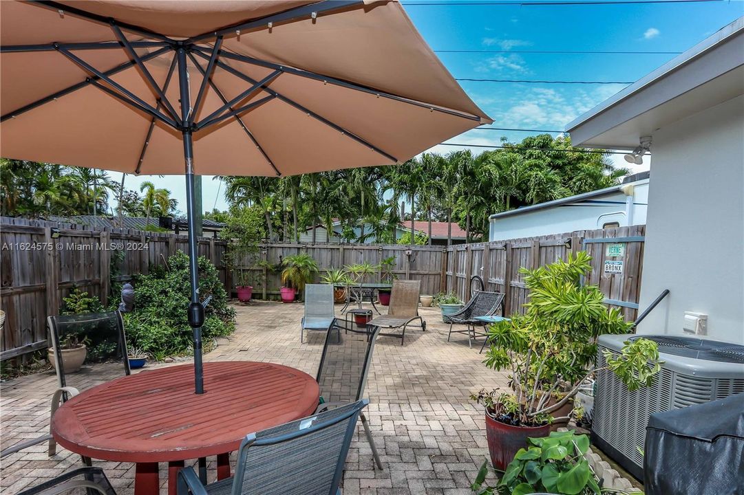 For Sale: $549,900 (2 beds, 2 baths, 1362 Square Feet)