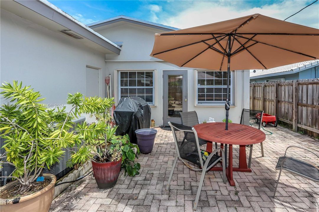 For Sale: $549,900 (2 beds, 2 baths, 1362 Square Feet)