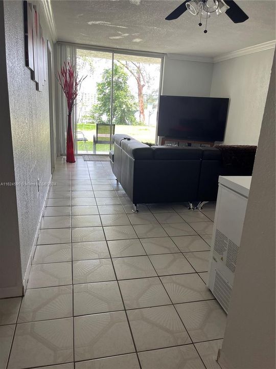 Activo con contrato: $249,900 (2 camas, 2 baños, 960 Pies cuadrados)