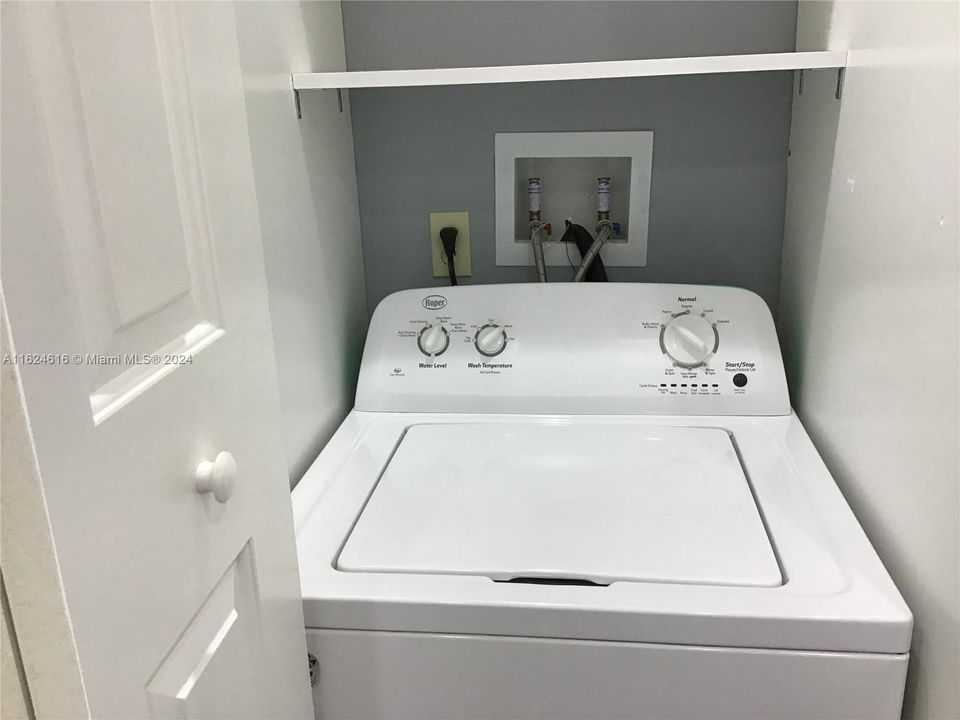 For Sale: $339,000 (2 beds, 2 baths, 920 Square Feet)