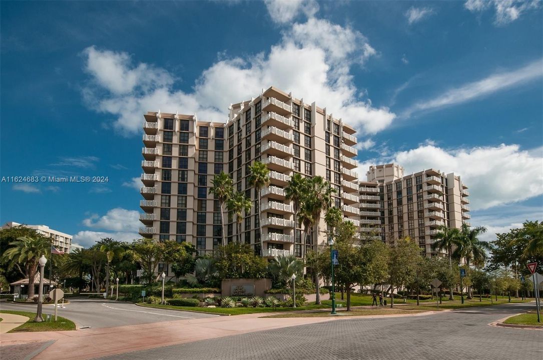 For Sale: $2,095,000 (2 beds, 2 baths, 1782 Square Feet)