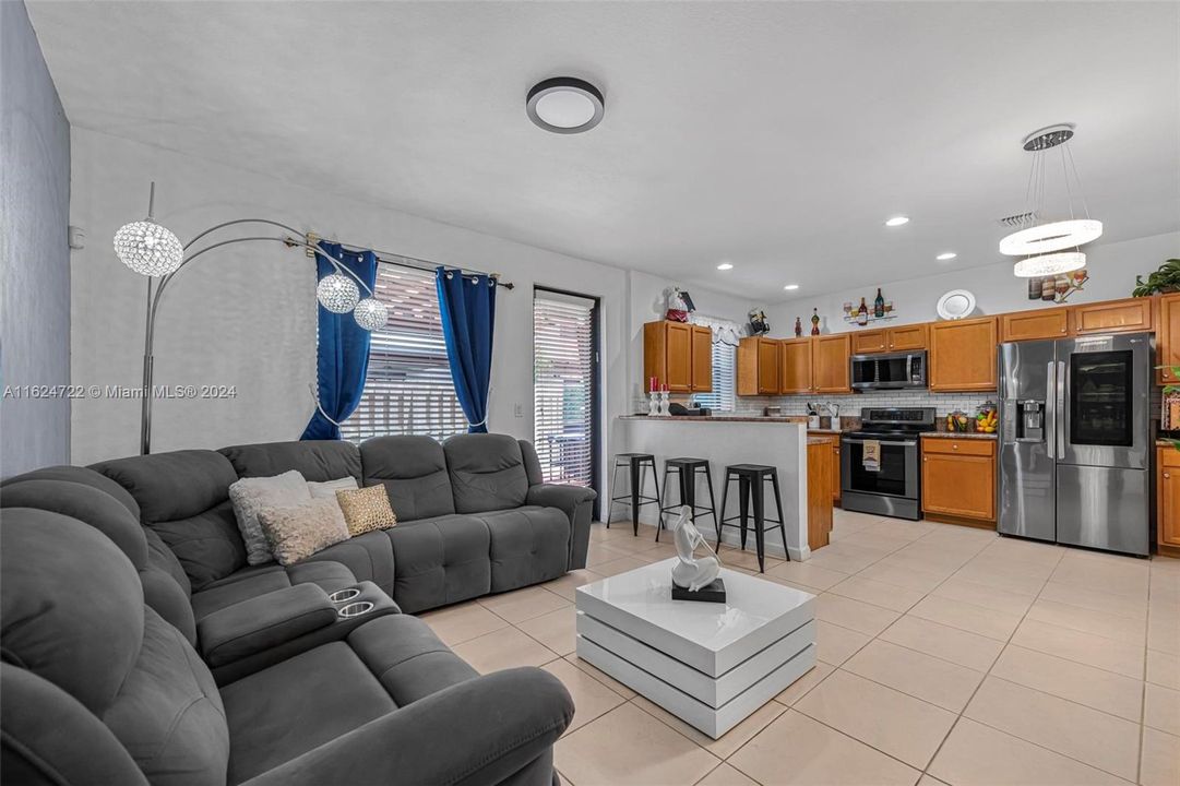 Recently Sold: $440,000 (3 beds, 2 baths, 1535 Square Feet)