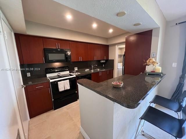 Active With Contract: $269,900 (2 beds, 2 baths, 1235 Square Feet)