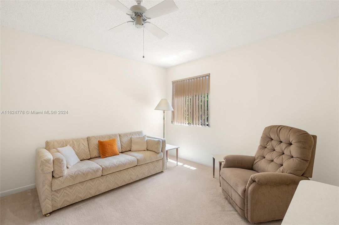 Active With Contract: $199,900 (2 beds, 2 baths, 1380 Square Feet)