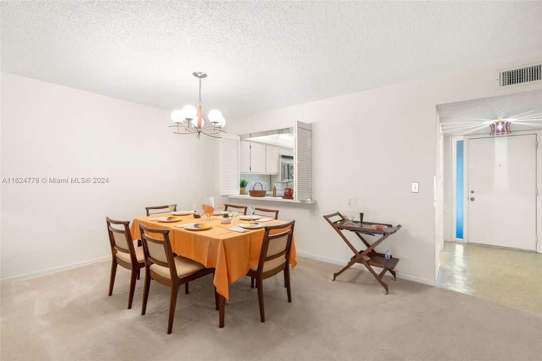 Active With Contract: $199,900 (2 beds, 2 baths, 1380 Square Feet)