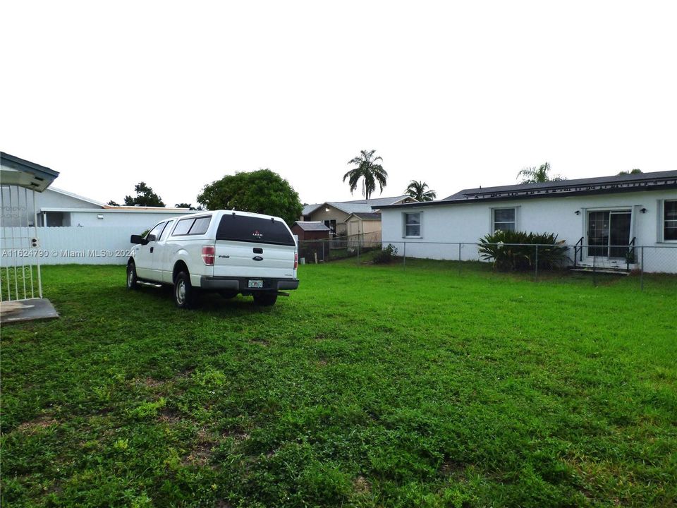 Active With Contract: $469,000 (3 beds, 2 baths, 1144 Square Feet)