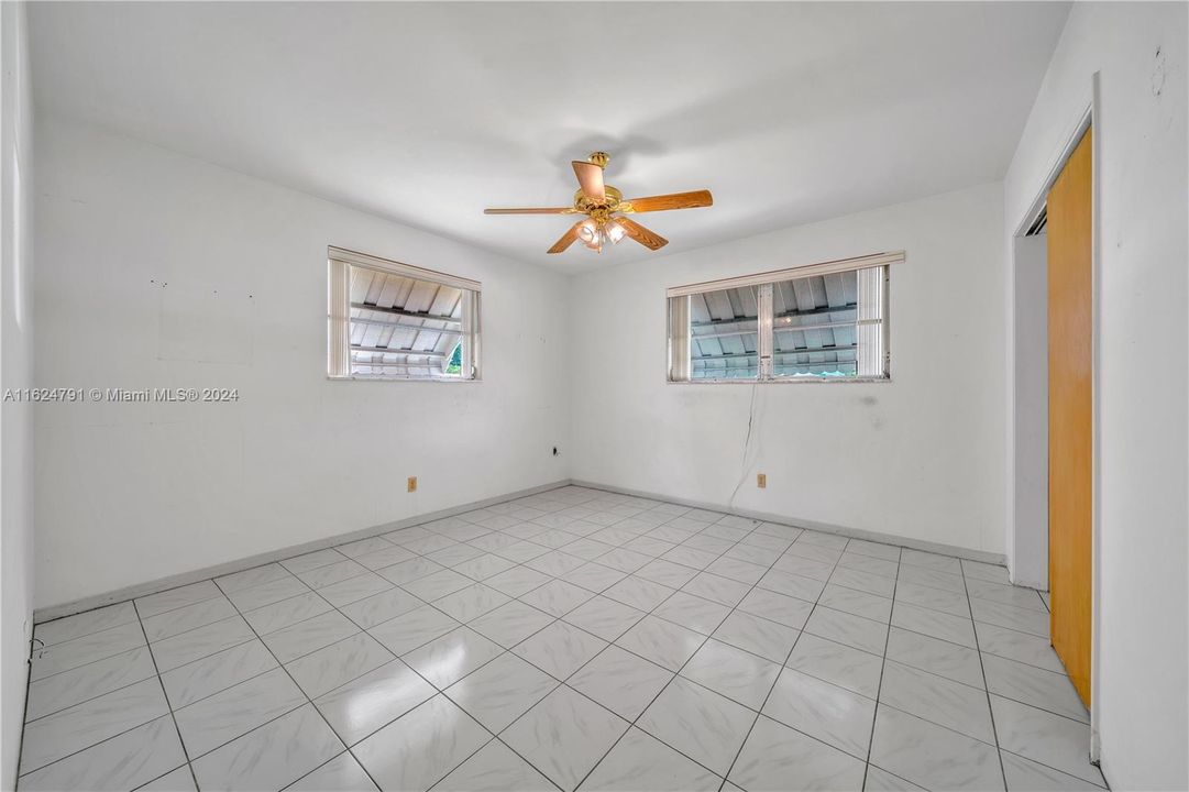 Vendido Recientemente: $569,950 (3 camas, 2 baños, 1856 Pies cuadrados)