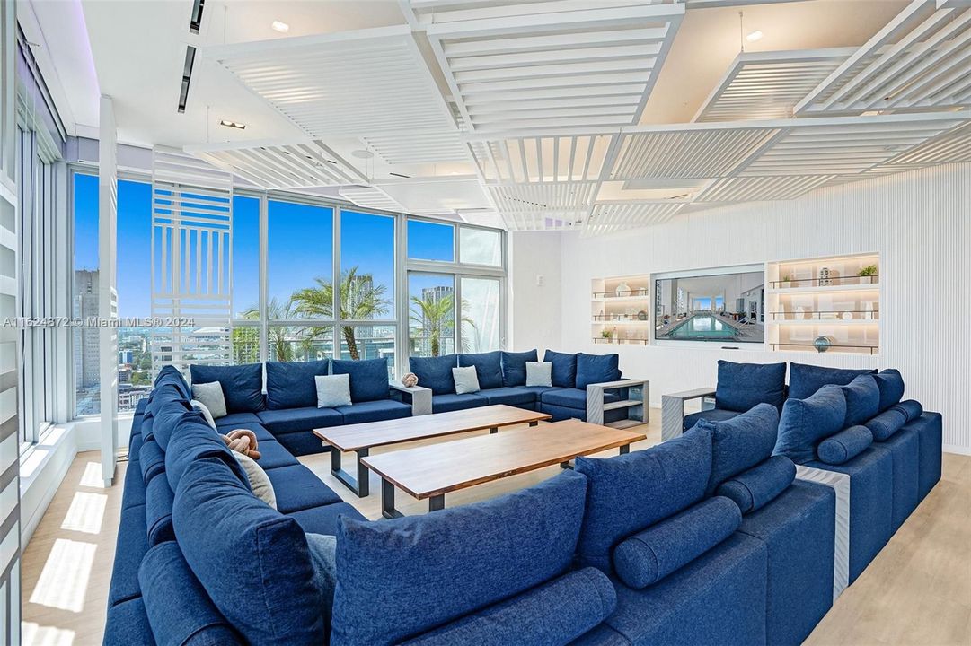 Recently Sold: $440,000 (1 beds, 1 baths, 549 Square Feet)