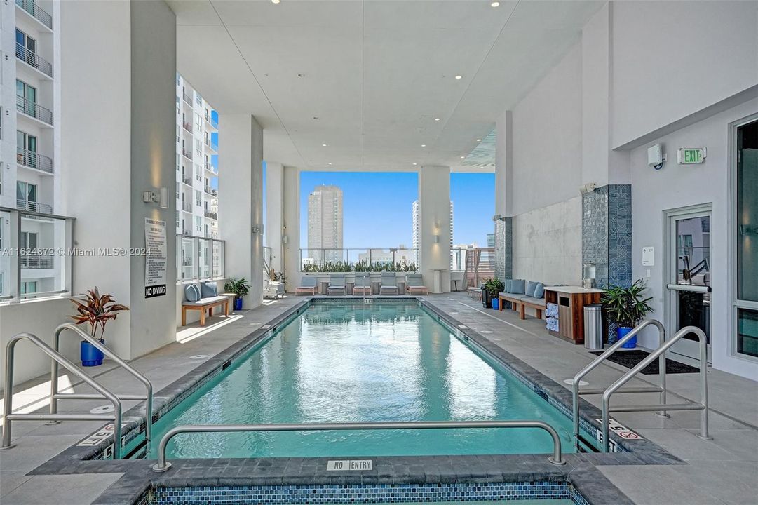 Recently Sold: $440,000 (1 beds, 1 baths, 549 Square Feet)