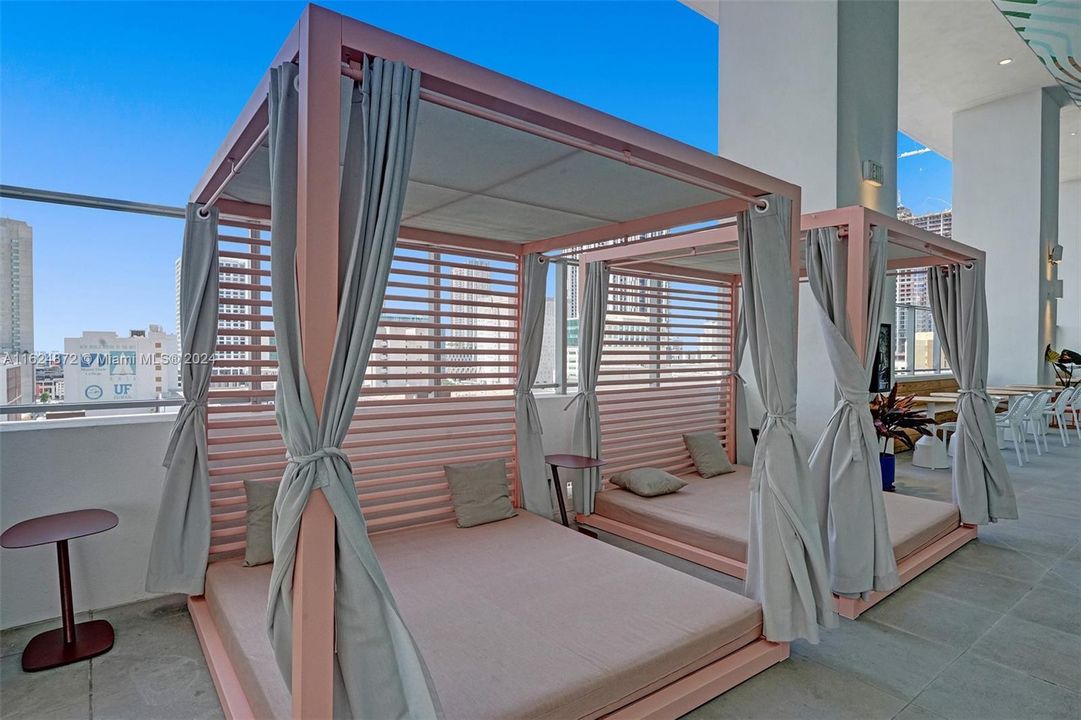 Recently Sold: $440,000 (1 beds, 1 baths, 549 Square Feet)