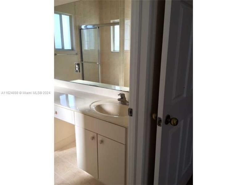 Recently Sold: $485,000 (5 beds, 3 baths, 2170 Square Feet)