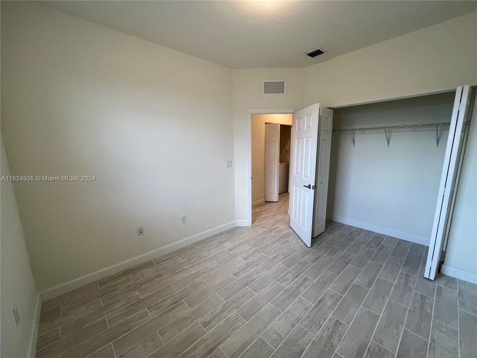 Active With Contract: $2,650 (3 beds, 2 baths, 1650 Square Feet)