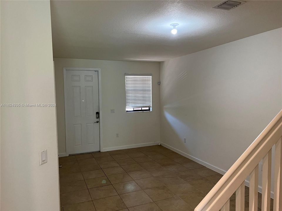 Active With Contract: $2,650 (3 beds, 2 baths, 1650 Square Feet)