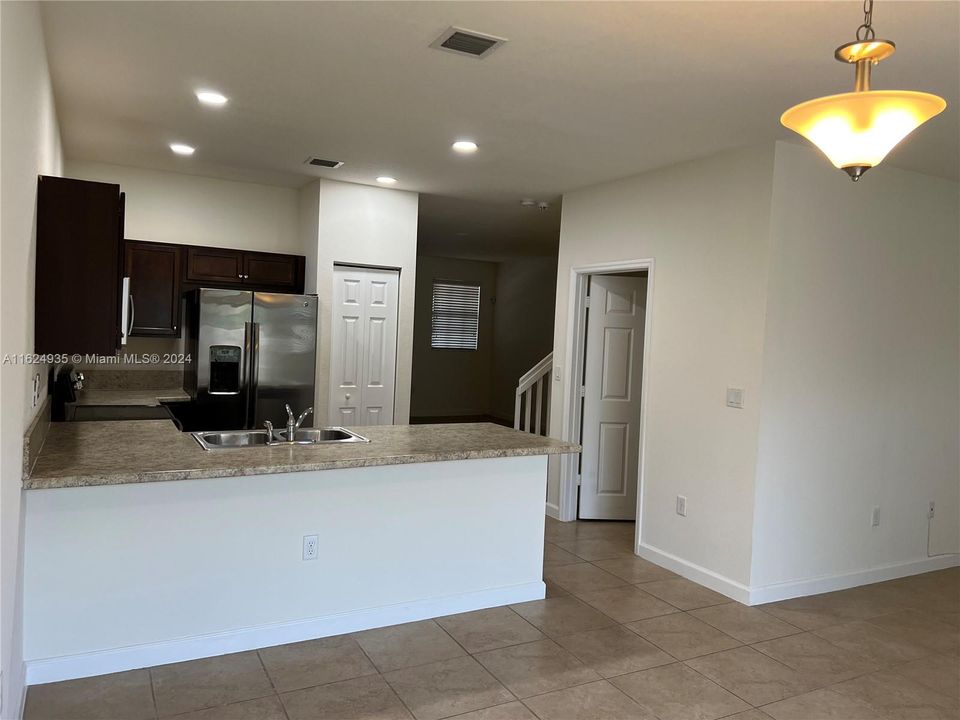 Active With Contract: $2,650 (3 beds, 2 baths, 1650 Square Feet)