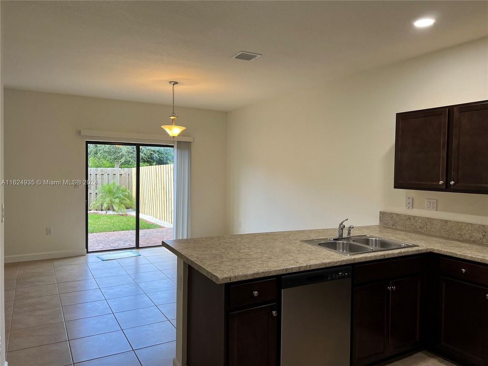 Active With Contract: $2,650 (3 beds, 2 baths, 1650 Square Feet)