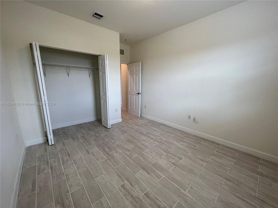 Active With Contract: $2,650 (3 beds, 2 baths, 1650 Square Feet)