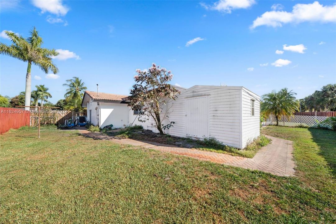 Recently Sold: $675,000 (3 beds, 2 baths, 1828 Square Feet)