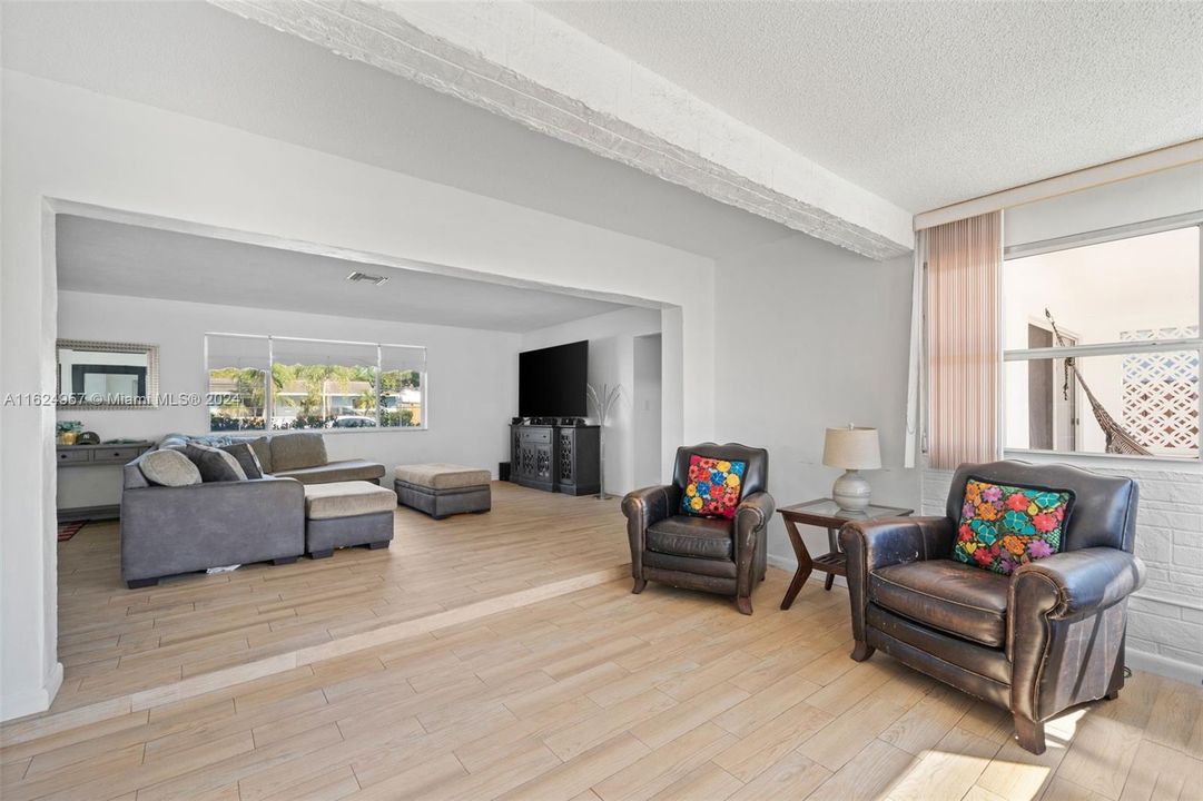 Recently Sold: $675,000 (3 beds, 2 baths, 1828 Square Feet)