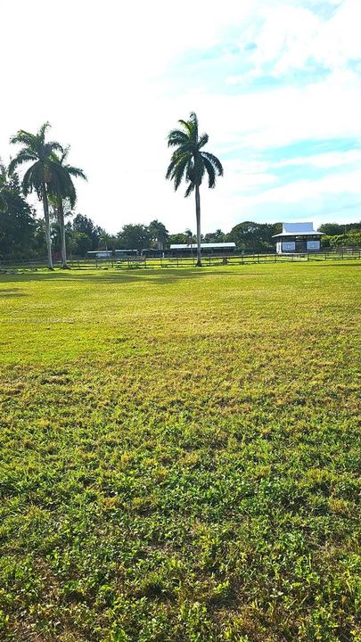 待售: $1,600,000 (5.00 acres)