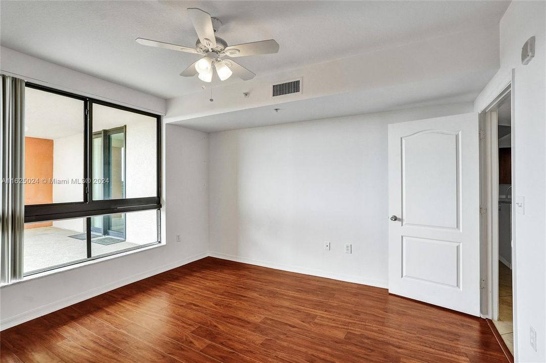 For Sale: $485,000 (2 beds, 2 baths, 1245 Square Feet)