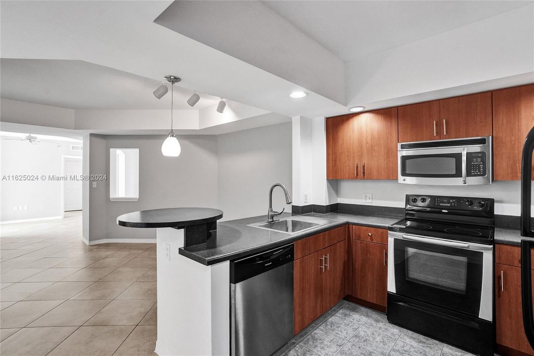 For Sale: $485,000 (2 beds, 2 baths, 1245 Square Feet)